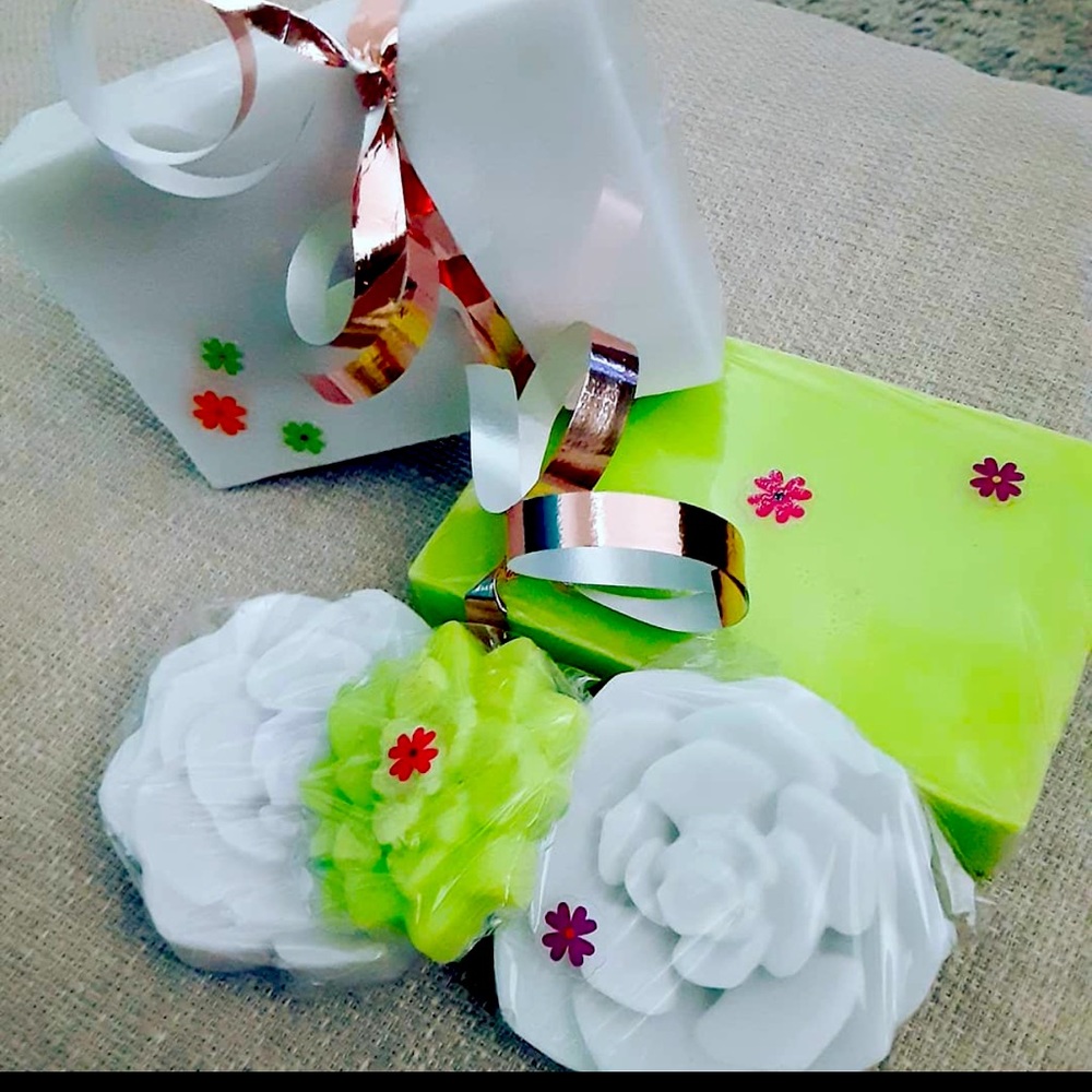 Hand made soap. made by me Levander and coconut oil and coconut milk one unit